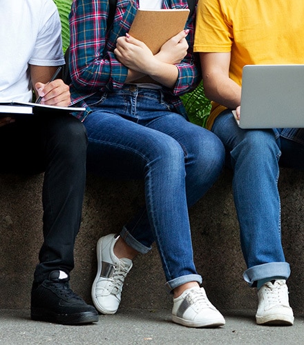 La Comunidad de Estudiantes del Instituto de Estudios Cajasol, Escuela de Negocios de Sevilla.