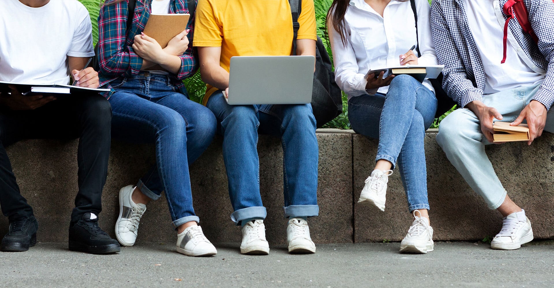 La Comunidad de Estudiantes del Instituto de Estudios Cajasol, Escuela de Negocios de Sevilla.